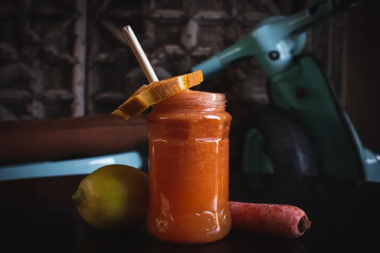 Smoothie warzywne z marchewką i pomarańczą