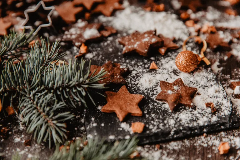 Świąteczne piernikowe gwiazdki z lawendą